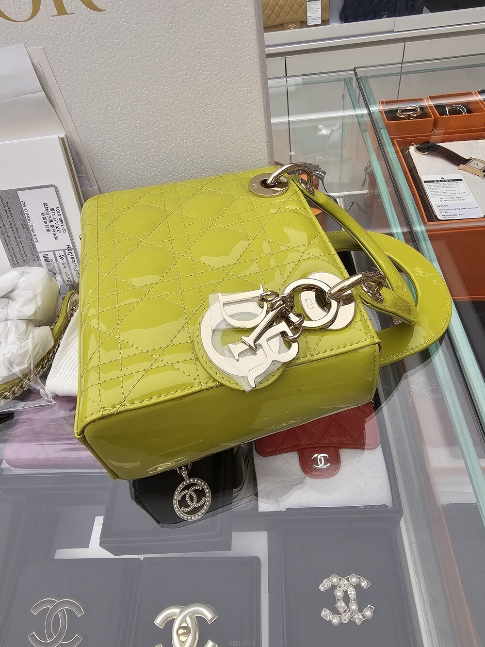 DIOR 디올 미사용급 레이디 미니 페이던트 M05050WCB 매장가 750만원 사진 3